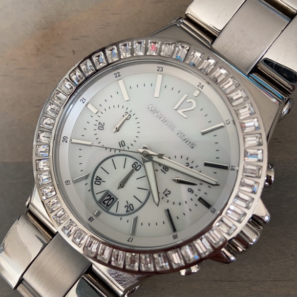 Michael Kors Watch - Picture 2 of 7